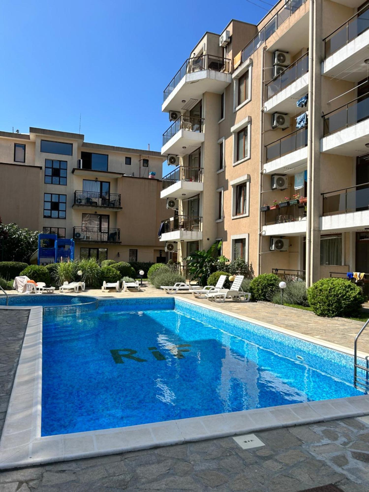 Голям Апартамент С Прекрасна Гледка Кьм Морето Ravda Exterior foto