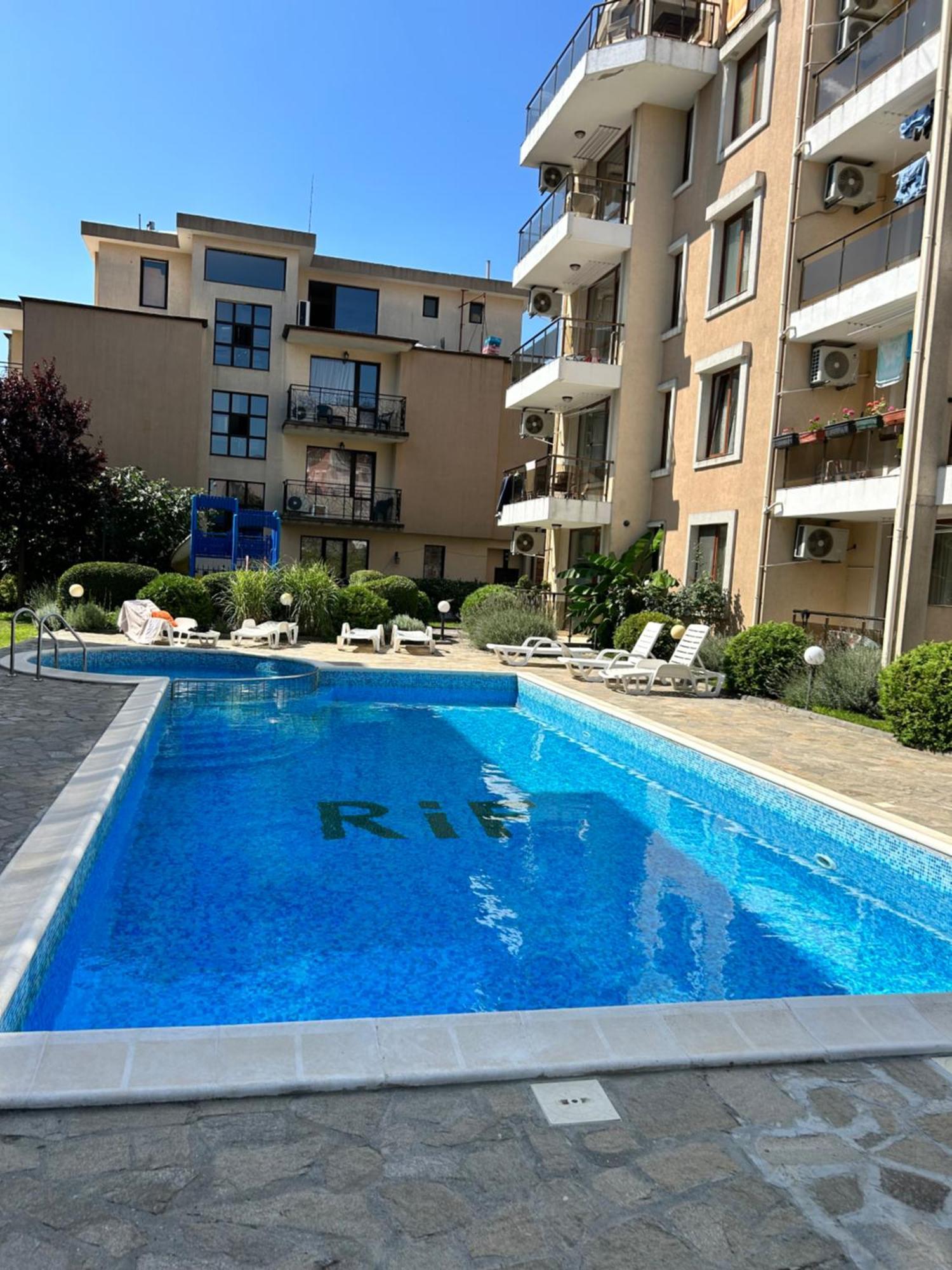 Голям Апартамент С Прекрасна Гледка Кьм Морето Ravda Exterior foto